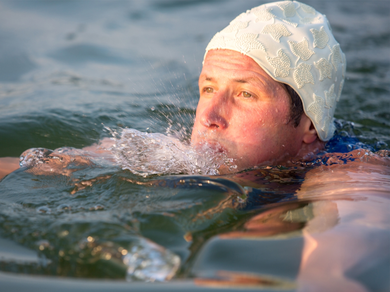 Willi nochmal beim Schwimmen.