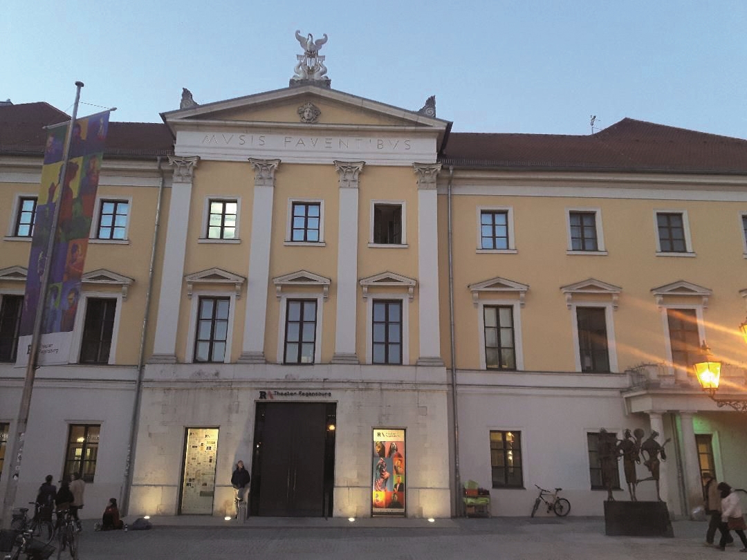 Das Stadttheater am Bismarckplatz.