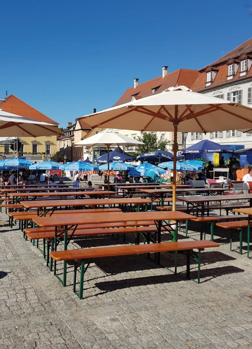 Bürgerfest tagsüber: Bierbänke blieben wegen Hitze leer.