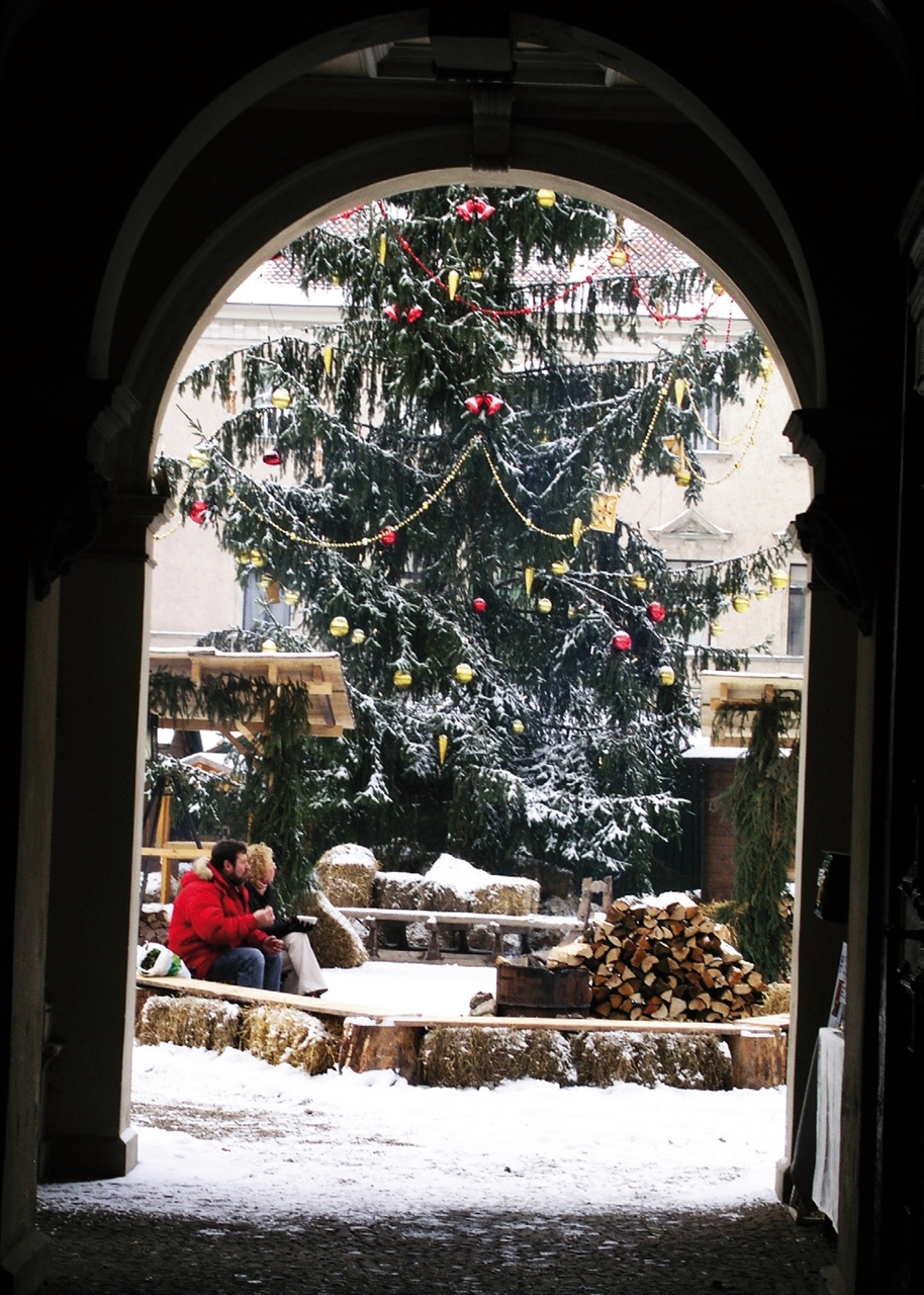 Warten auf die Eröffnung der Weihnachts- und Christkindlmärkte.