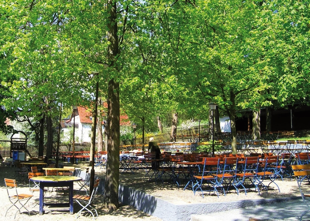 Sehnsuchtsort Biergarten: Bald werden die Tische wieder gefüllt sein.