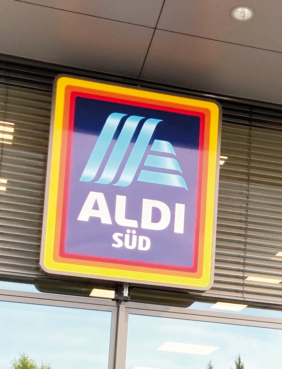 ALDI geht mit gutem Beispiel voran und verbannt Billigfleisch aus seinem Sortiment.