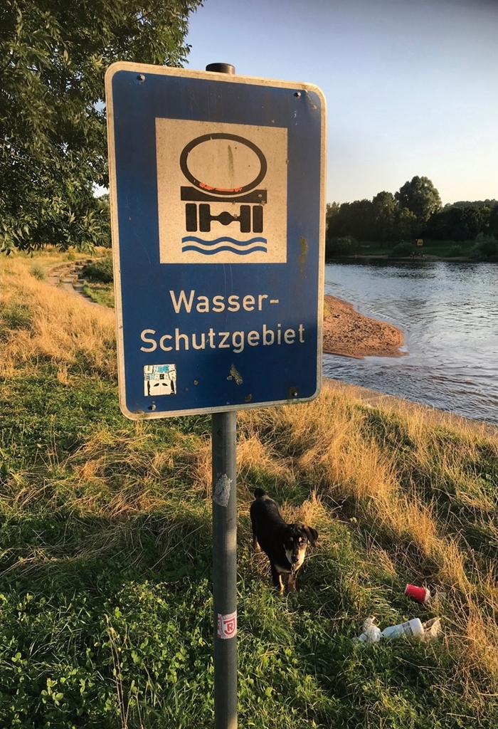 Vor dem Müll am Hundestrand am Pielmühler Wehr hat Zeitlarn schon letztes Jahr die Augen verschlossen.