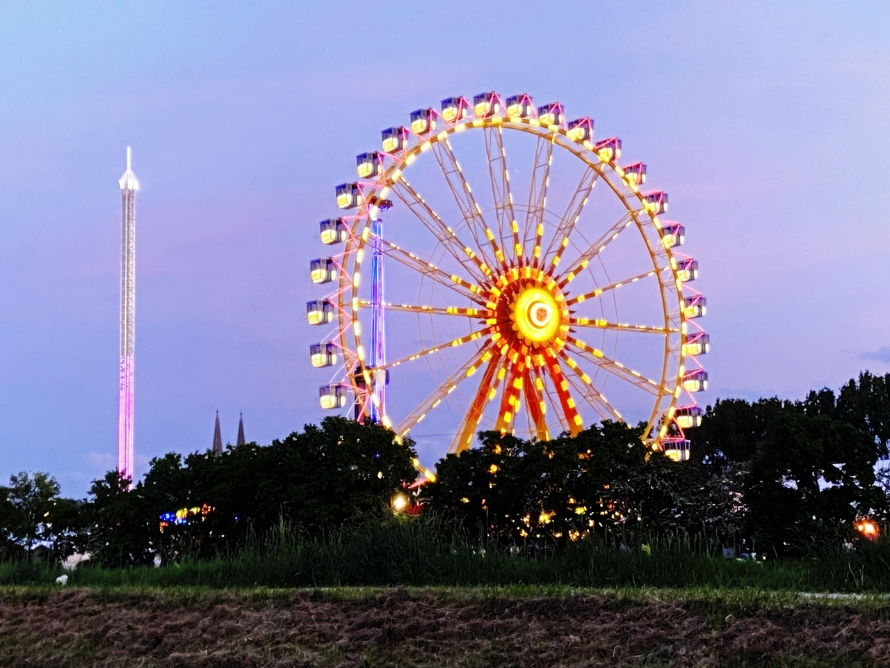 Das Riesenrad, Wahrzeichen der Regensburger Maidult: Schon von weitem erspähte man es in seiner ganzen Pracht.