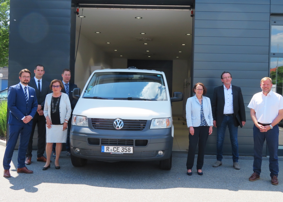 VW-Flüchtlingshilfe übergibt Transporter an Sea-Eye