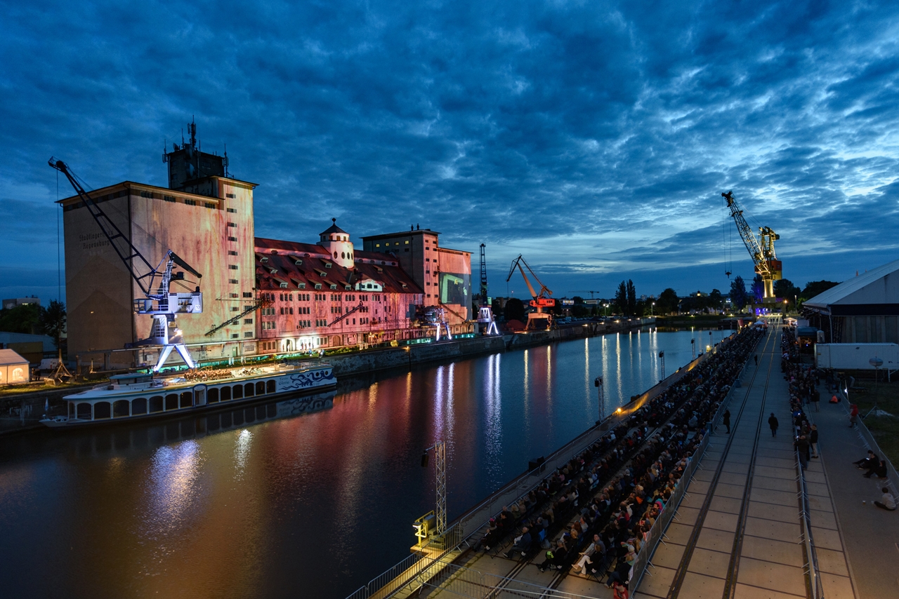 „Tosca“ im Hafen! – Musikdrama von Giacomo Puccini