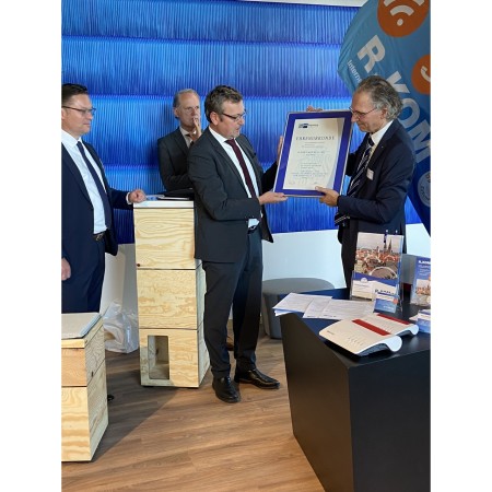 Meldungen | 25 Jahre R-KOM – Eröffnung des neuen Kundencenters – Rabatt-Aktion: 25 % für Neukunden