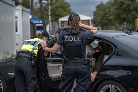 Aus bayerischen Polizeiberichten | Bundespolizei greift Migranten bei Grenzkontrollen auf