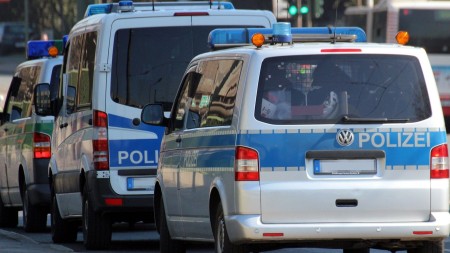 Aus bayerischen Polizeiberichten | Regensburg: Erpressung, Schmierereien und Tritte im ANKER-Zentrum