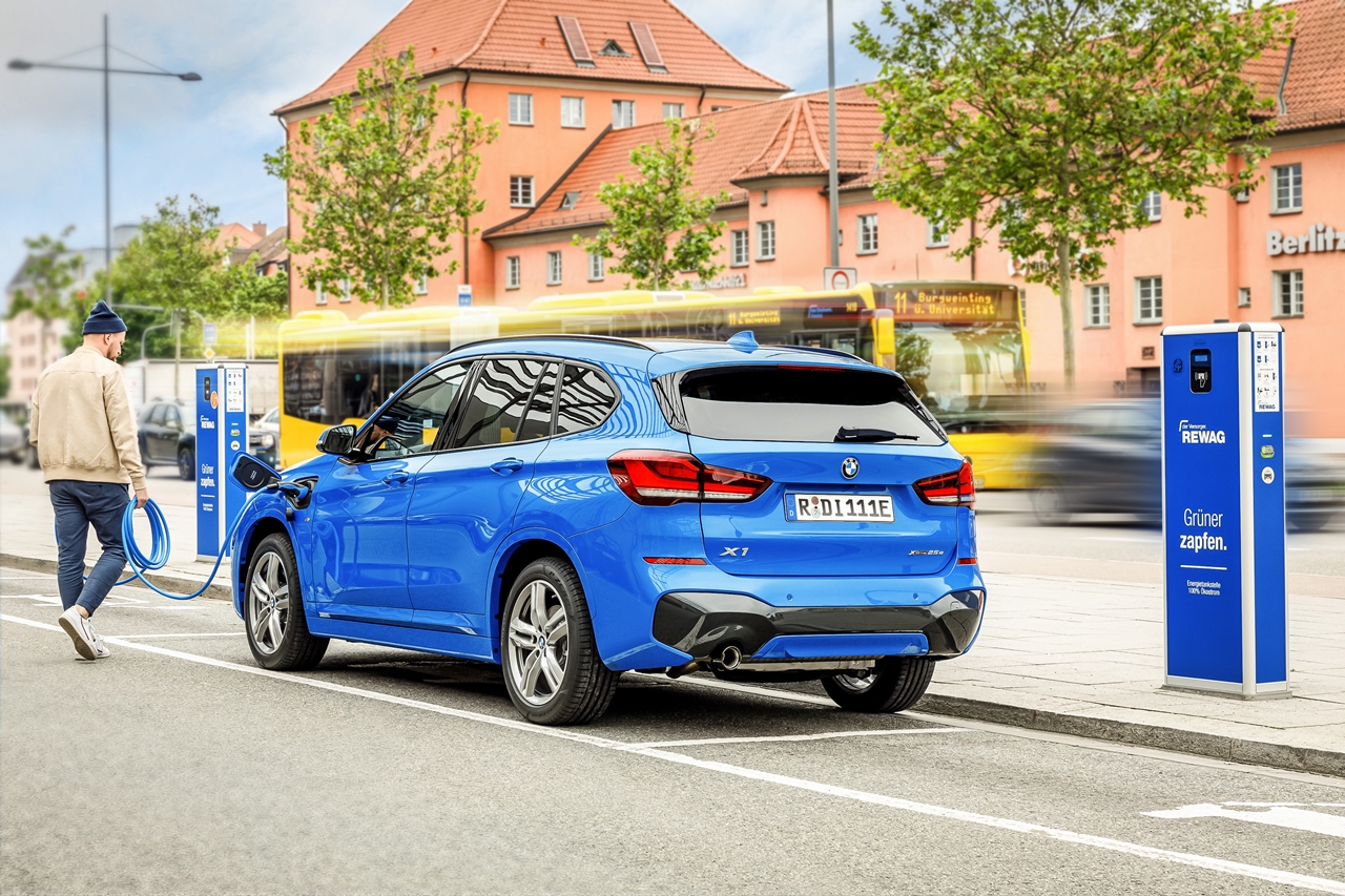 Der BMW X1 xDrive25e kommt, der X2 xDrive25e folgt