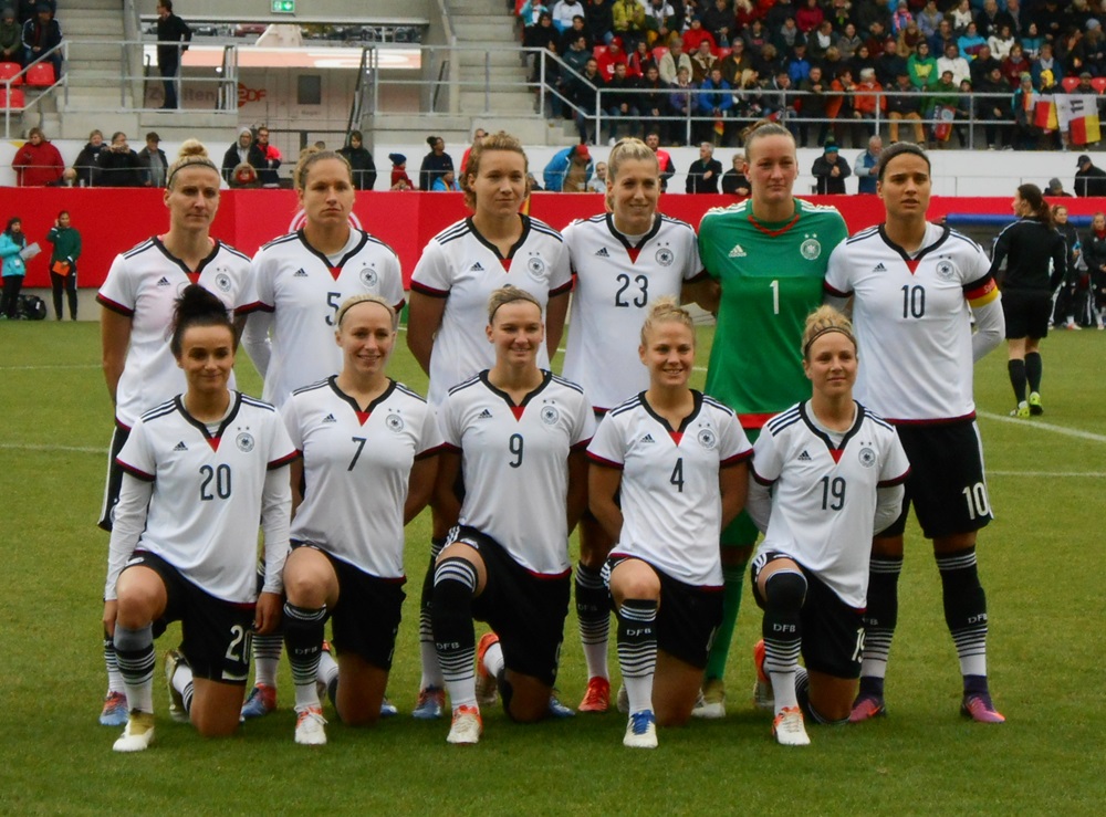 Gelungene Premiere von Steffi Jones in der Continental-Arena