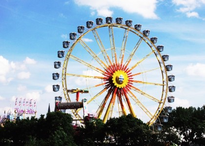 Herbstdult Regensburg: Wo Volksfest auf Welterbe trifft