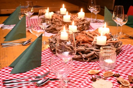 Romantischer Weihnachtsmarkt 2025 | Veranstalter Peter Kittel landet mit Starkoch Helmut Schwögler kulinarischen Coup