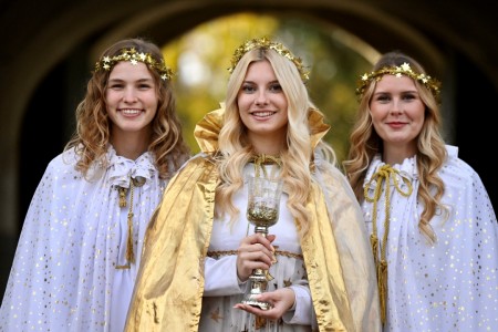 Romantischer Weihnachtsmarkt 2025 | „Fürstliches Christkind“ bringt vorweihnachtlichen Glanz in die Vorverkaufsaktionen