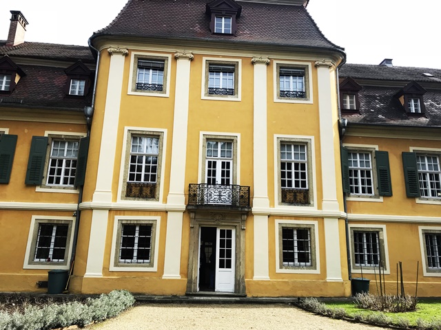 Ausstellung auf Schloss Höfling: UMANO