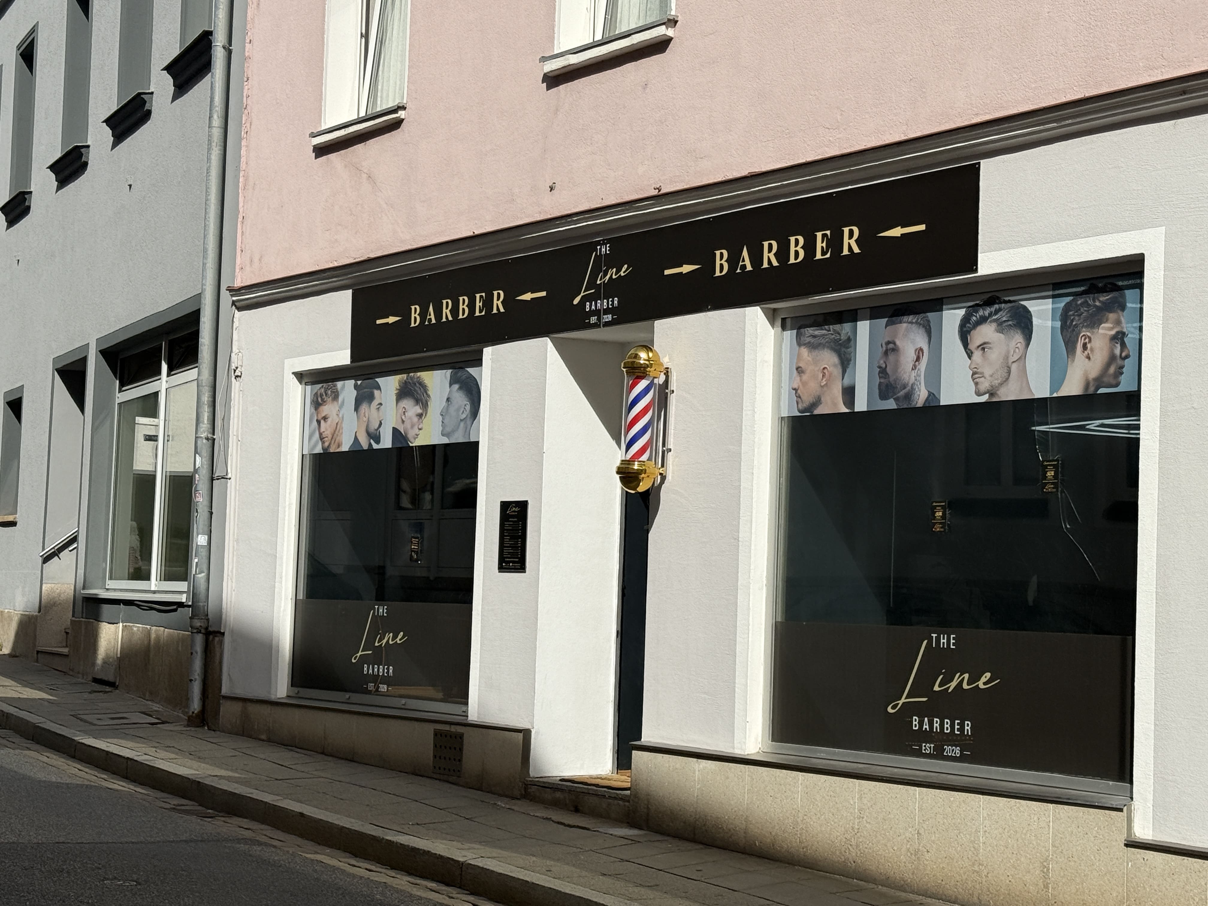 Aus bayerischen Polizeiberichten | Cham: Schüsse auf Schaufenster eines Barbershops