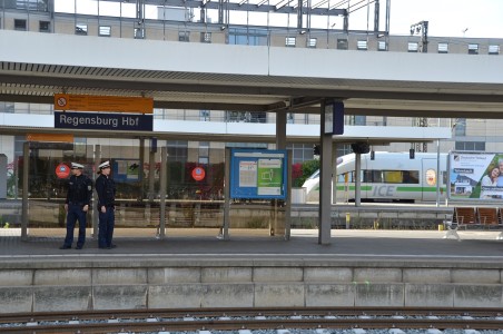 Aus bayerischen Polizeiberichten | Angstraum Bahnhof: Körperverletzung, Ladendiebstahl, Leistungserschleichung