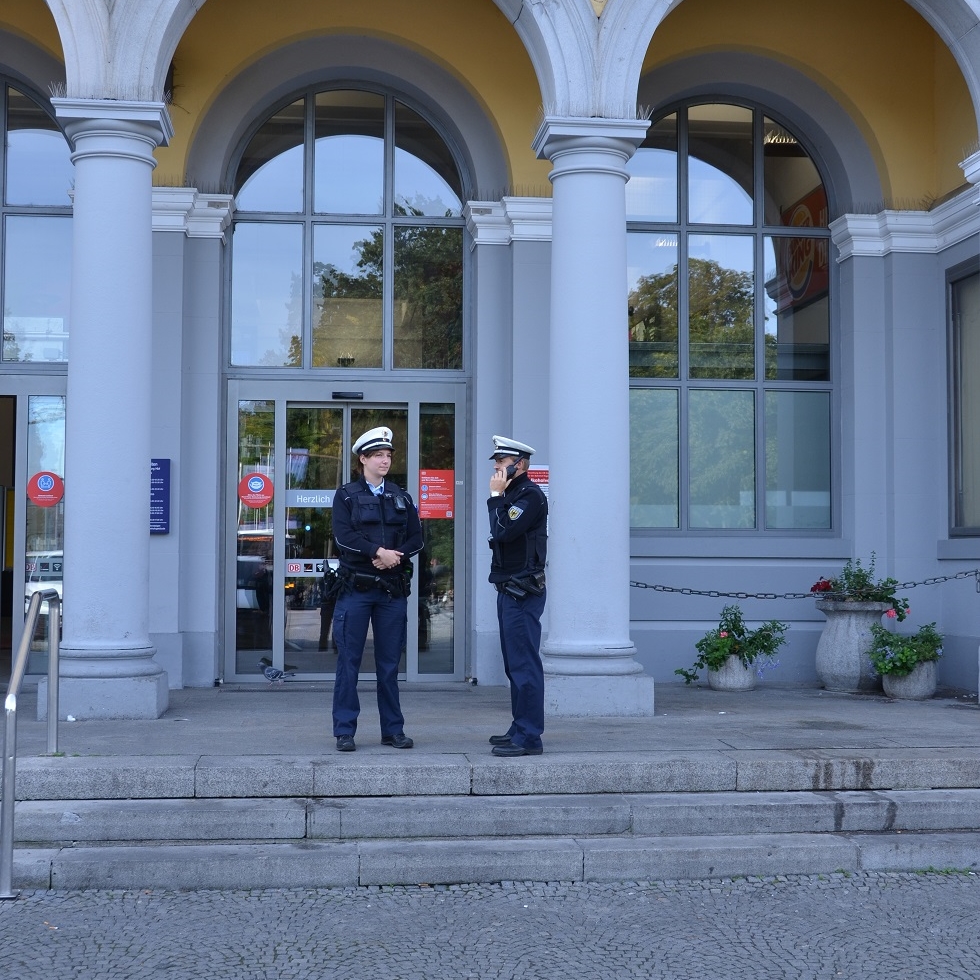 Aus bayerischen Polizeiberichten | Regensburg: Sierra-Leoner randaliert im Bundespolizeirevier