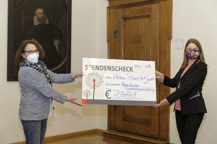 Stadtverwaltung Regensburg spendet für Bedürftige