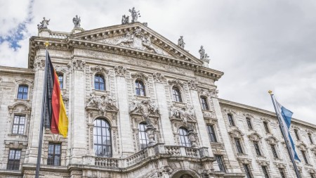 Brandanschlag in M&uuml;nchen: Aiwanger fordert mehr Sicherheit f&uuml;r Bayerns Wirtschaft