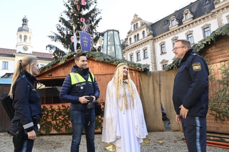 Einladung an Retter, Helfer und Beschützer 