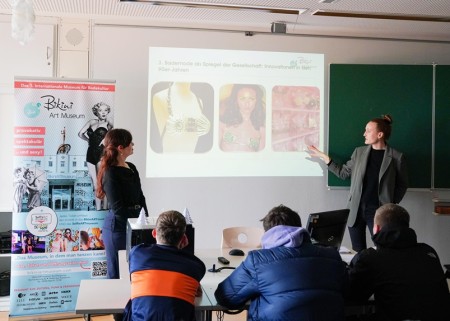 Regensburger Pindl-Gymnasium startet Kunstprojekt mit BikiniARTmuseum