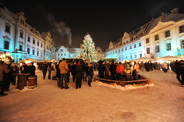 Romantischer Weihnachtsmarkt 2022 | 99-Euro-Ticket: täglich zwei Mal zum "Romantischen Weihnachtsmarkt"